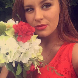 Meet your Posher, Caitlin